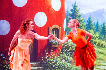 Mojca Pokrajculja in lisička-Eva K.& Zoja P.R.-foto V.Leban-4519